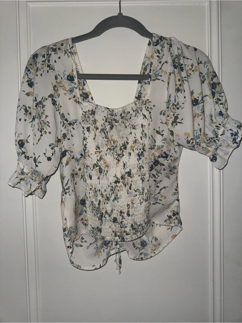Abercrombie & Fitch lightweight white